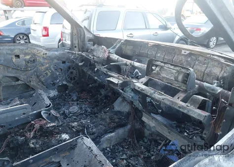 2002 Ford Excursion Limited z USA, uszkodzony, nr VIN 1FMSU43FX2ED63878